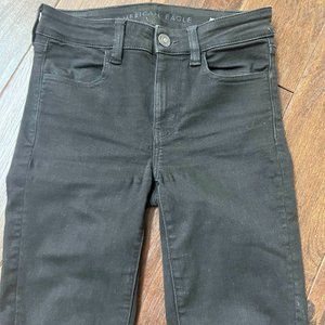 AMERICAN EAGLE Black Skinny Jeans. Size US 2 Short.